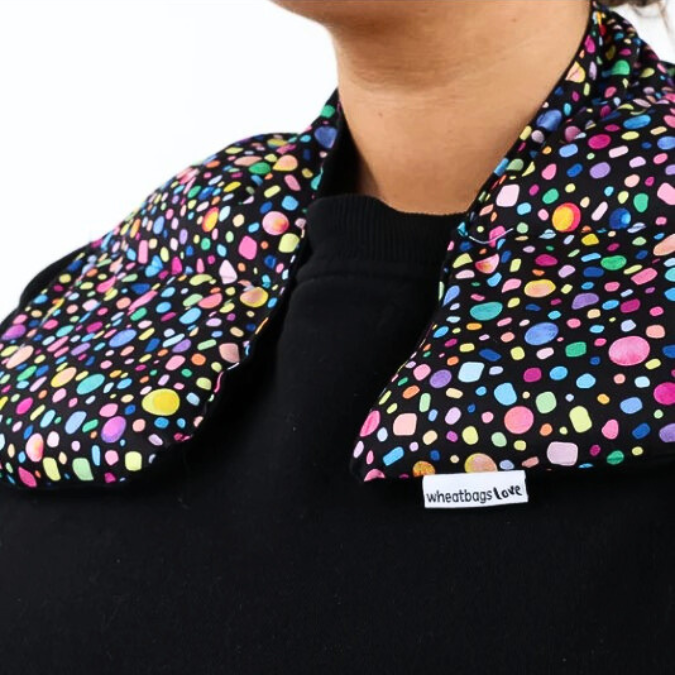 Wheatbags Love | NECK SHOULDER HEAT PACK | Black Pebbles